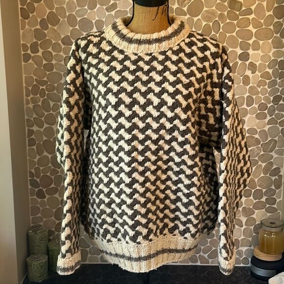Sweaters - Heavy 💯 Wool sweater unisex – size large